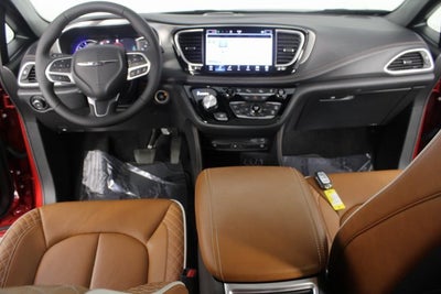 2025 Chrysler Pacifica Hybrid Pinnacle