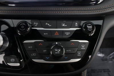 2025 Chrysler Pacifica Hybrid Pinnacle