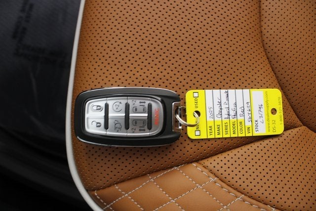 2025 Chrysler Pacifica Hybrid Pinnacle