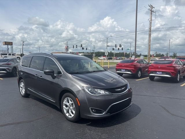 2017 Chrysler Pacifica Touring-L Plus