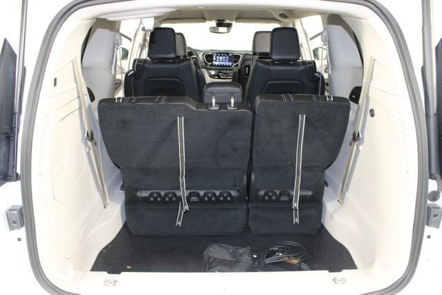 2023 Chrysler Pacifica Hybrid Touring L