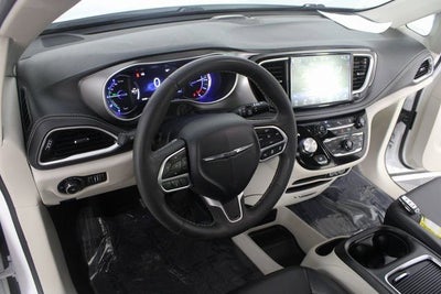 2024 Chrysler Pacifica Hybrid Select
